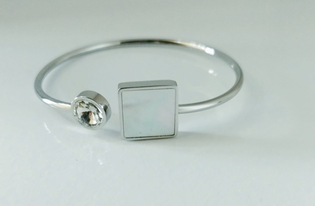 Pulsera rígida en acero quirúrgico, brillo y nácar