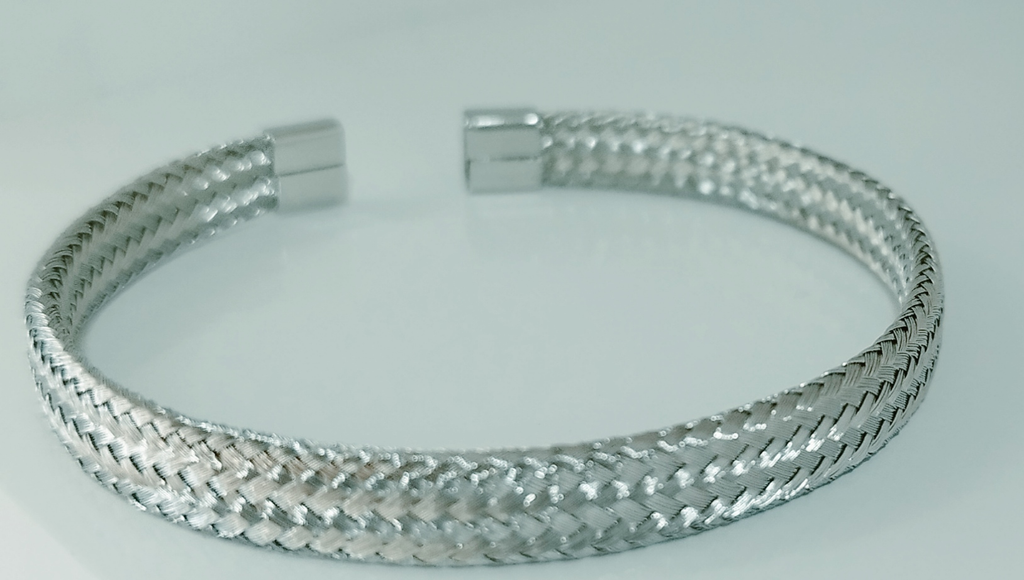 Pulsera rígida. Acero quirúrgico