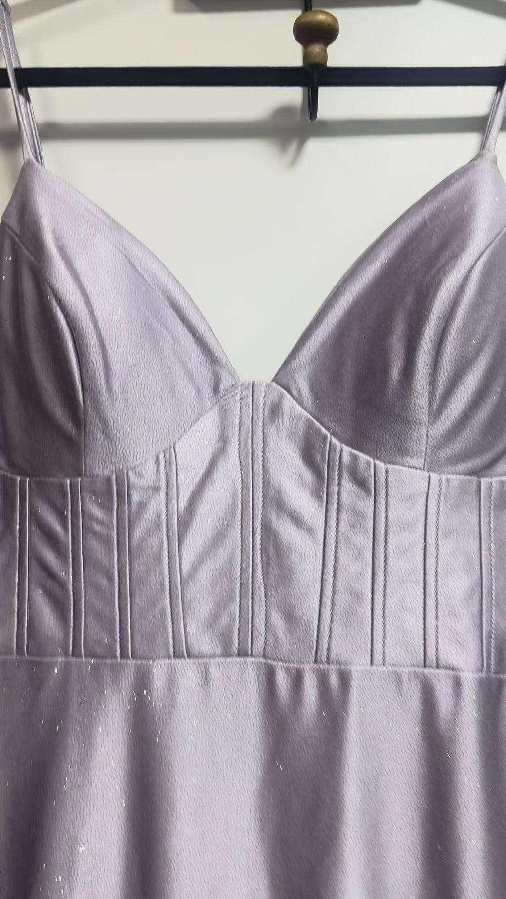 Vestido lila con tela con glitter