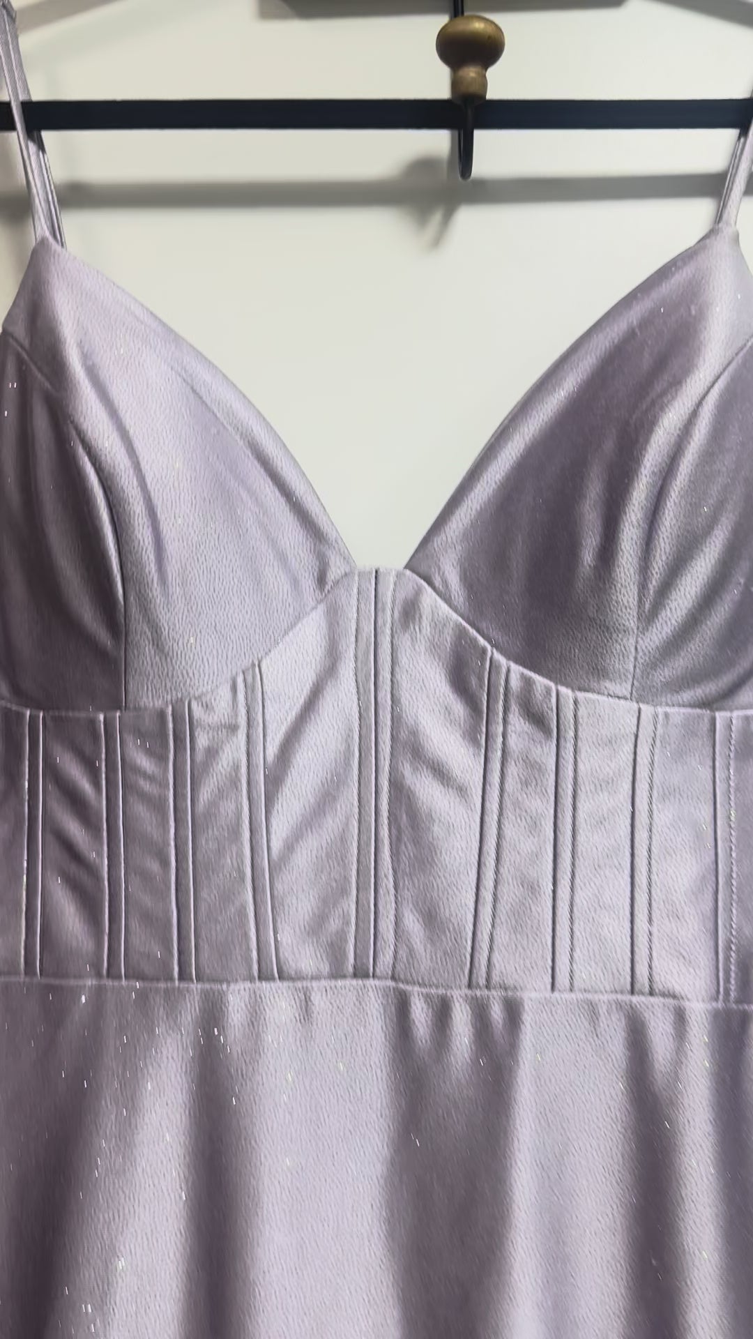 Vestido lila con tela con glitter